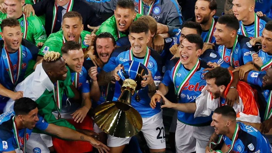 Con 'Chucky' Lozano al frente, Napoli festejó el tercer título de la Serie A en su historia