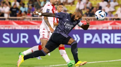 4. Alexandre Lacazette | Olympique de Lyon | Ligue 1 | 27 goles / 54 puntos 