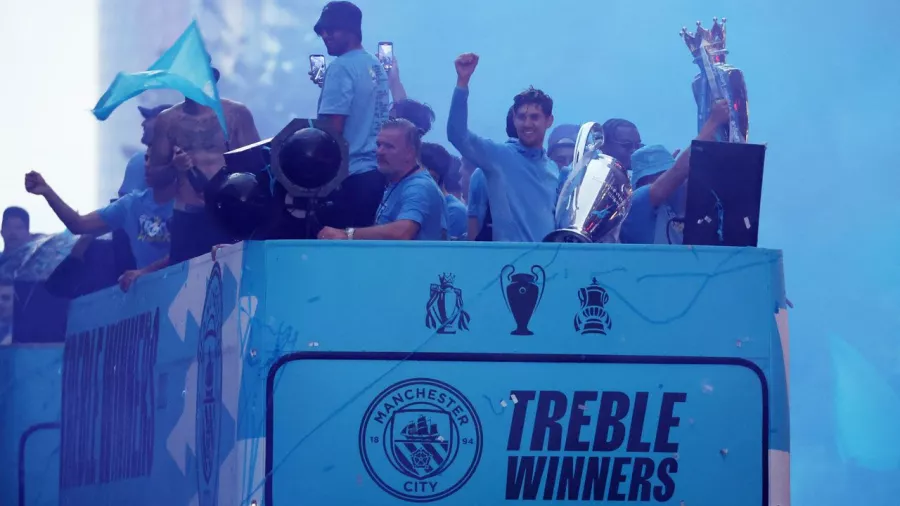 Manchester City vive un día inolvidable con el parade del triplete