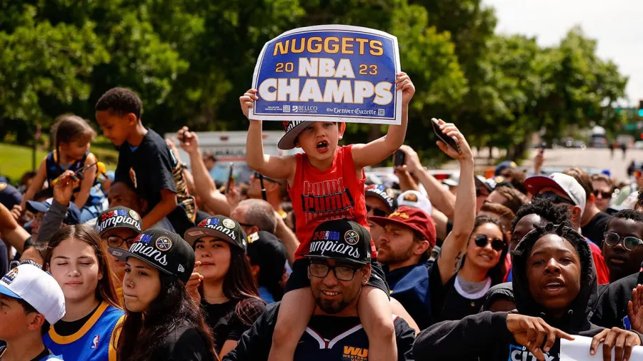 Festejo 'de altura' para los Nuggets en Denver