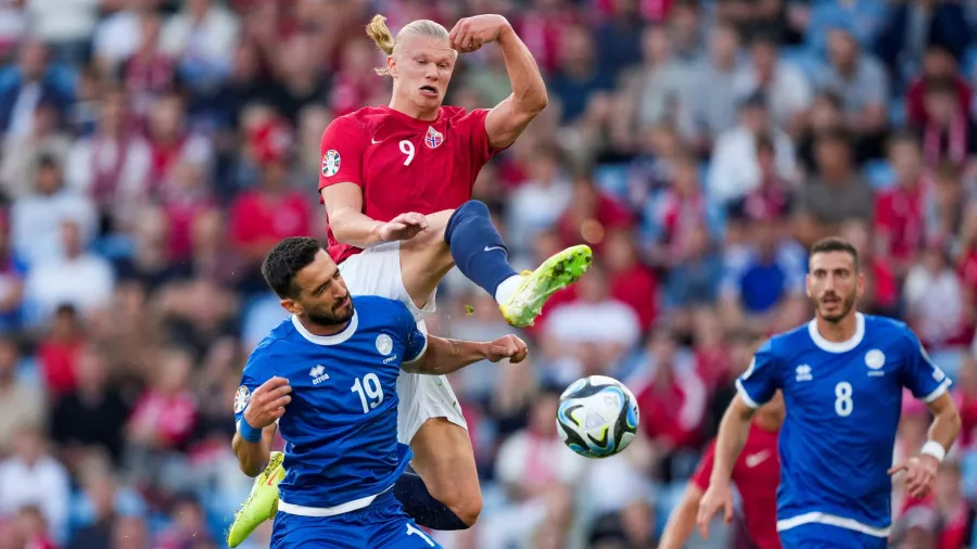 Noruega derrotó 3-0 a Chipre en partido de clasificación para la Eurocopa.