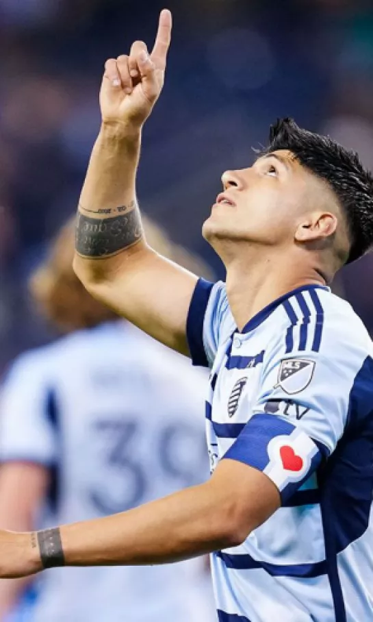 Alan Pulido, cerca de Cruz Azul, más lejos de la MLS