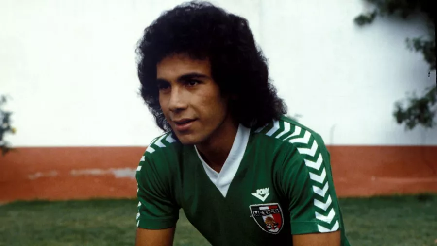 1981: Hugo Sánchez, 3 goles