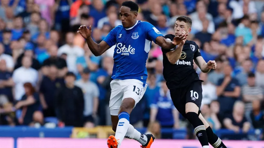 Yerri Mina | Defensa | Último club: Everton