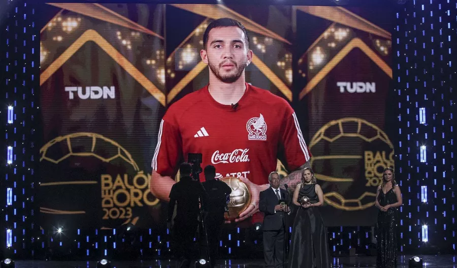 Balón de Oro medio defensivo del año: Luis Chávez (Pachuca)