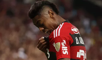 Flamengo golea y avanza a octavos de final