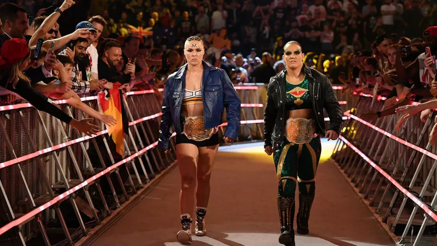 La traición de Shayna Baszler a Ronda Rousey les costó los títulos