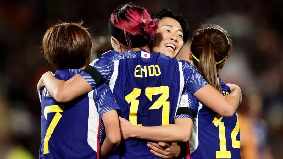 Japón escaló al liderato del Grupo C superando por diferencia goles a la Selección Española