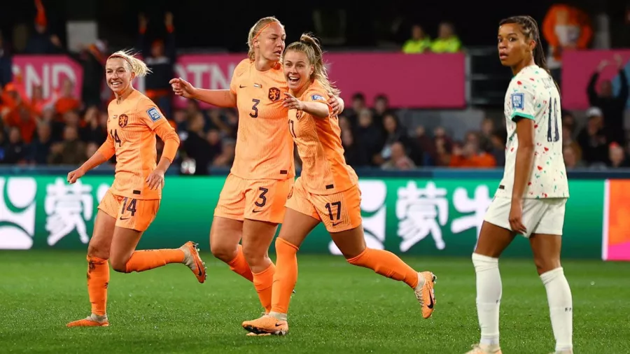 La ‘Oranje’ venció 1-0 a Portugal que disputó el primer partido de su historia en la Copa del Mundo, el gol del triunfo lo marcó Stefanie van der Gragt a los 13 minutos 
