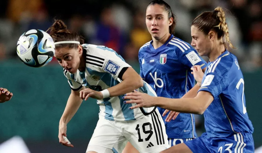 Italia, con algunos problemas, dio cuenta de Argentina en el Mundial Femenino