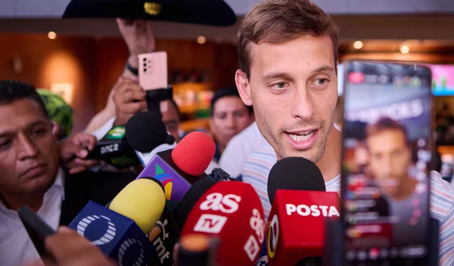 ¡Con mariachi y toda la cosa! Así recibieron en Monterrey a Sergio Canales