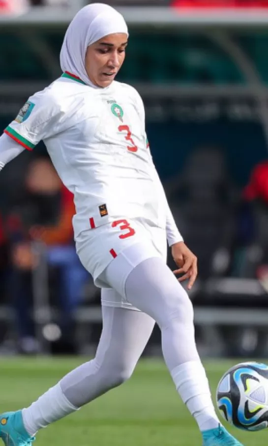 Nouhalia Benzima, primera mujer en disputar la Copa del Mundo con hiyab