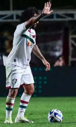 En el Argentinos Juniors-Fluminense sucedió la lesión más terrible que hayas visto