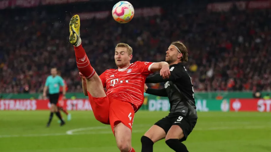 Defensa - Matthijs de Ligt - Bayern Munich - 75 millones de euros 