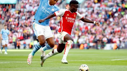 Delantero - Bukayo Saka - Arsenal - 120 millones de euros 
