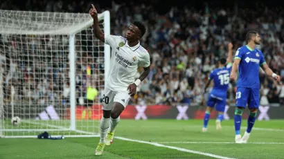 Delantero - Vinícius Jr. - Real Madrid - 150 millones de euros 