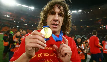Carles Puyol. Exjugador de futbol y excapitán del Barcelona más ganador de todos los tiempos. Campeón del Mundo con España (2010)