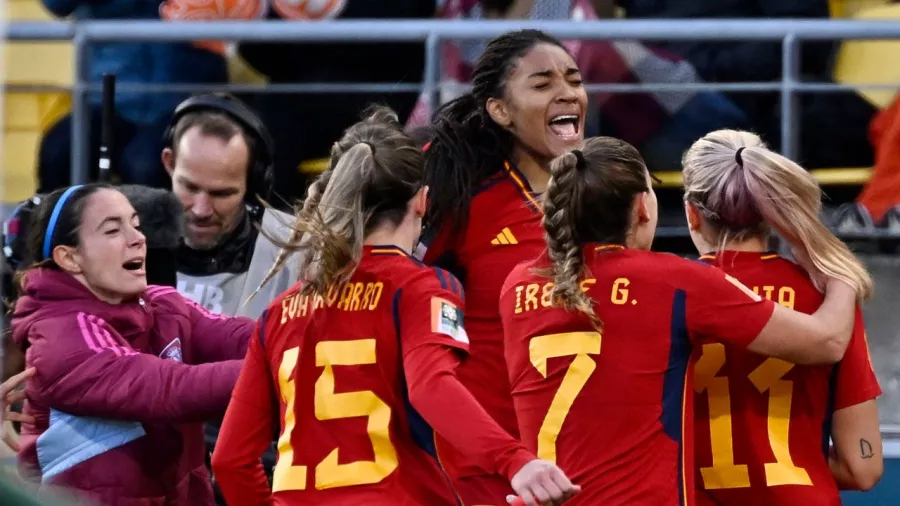 España a semifinales y Holanda a su casa; contraste de emociones