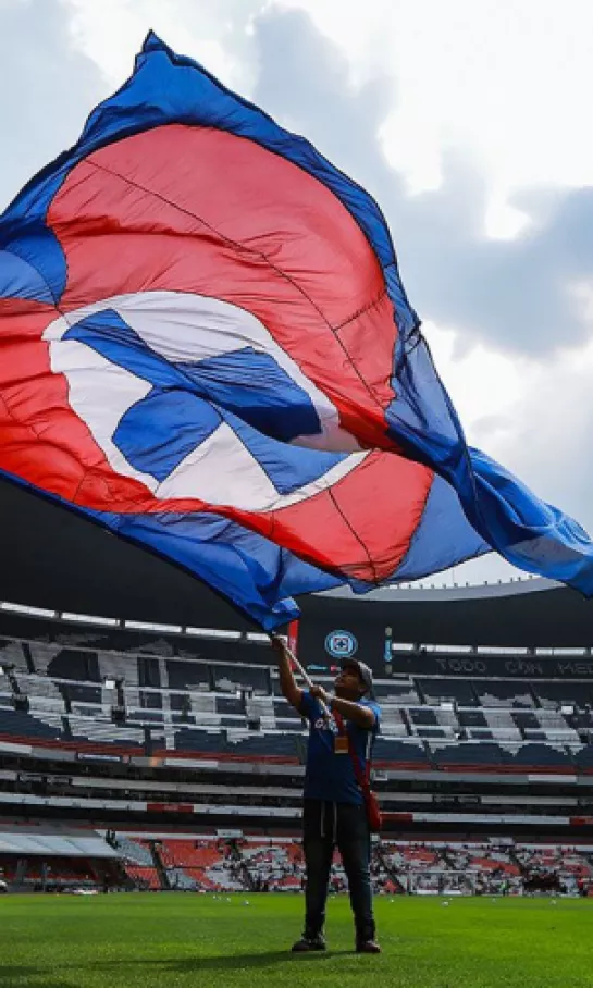 Cruz Azul negocia con una estrella uruguaya de 19 años
