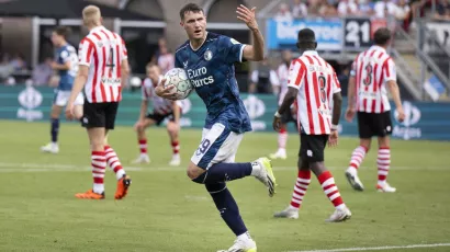 Santiago Giménez despertó a Feyenoord que sigue sin ganar en la Eredivisie