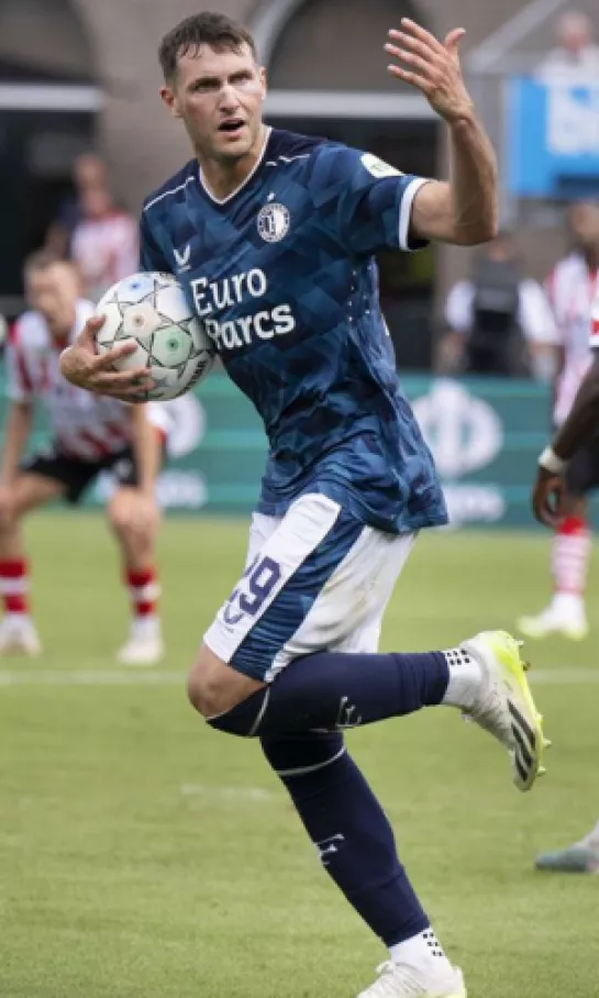 Santiago Giménez despertó a Feyenoord que sigue sin ganar en la Eredivisie