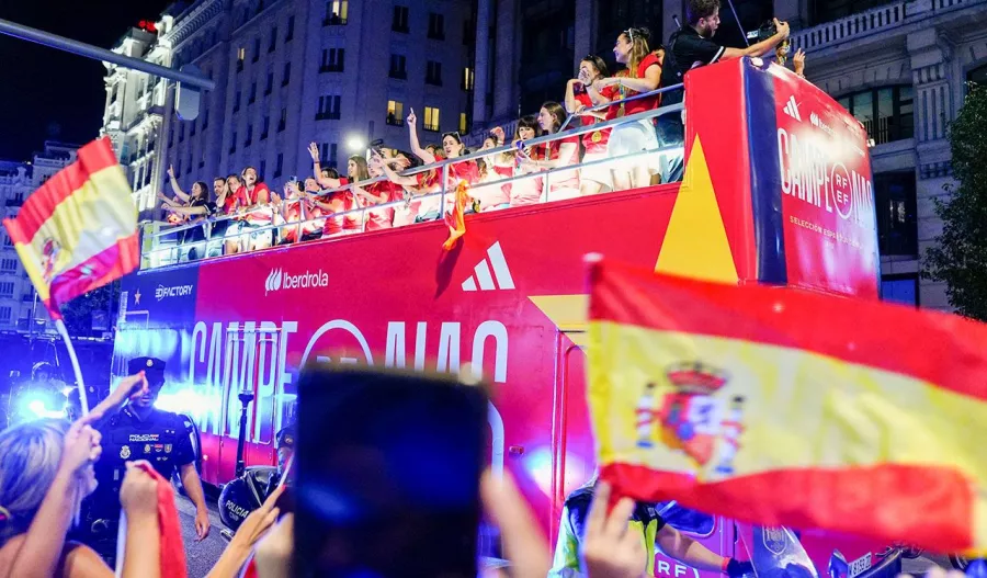 Así recibe España a las nuevas campeonas del mundo
