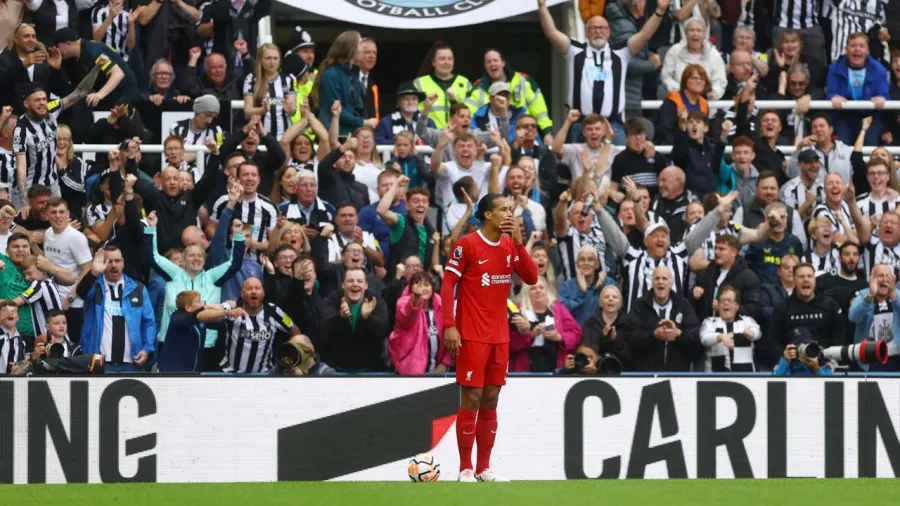 Liverpool le dio la vuelta a Newcastle con 10 hombres en la Premier League
