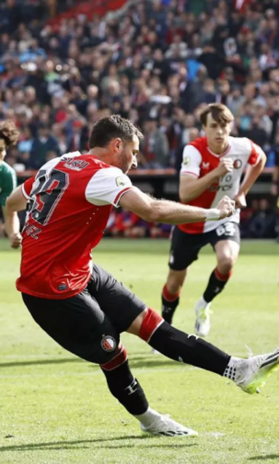 Santiago Giménez marcó doblete en la victoria de Feyenoord en la Eredivisie