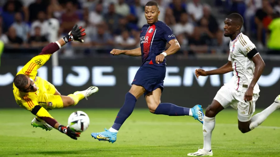 Mbappé anotó su segundo doblete de la temporada al 45+2