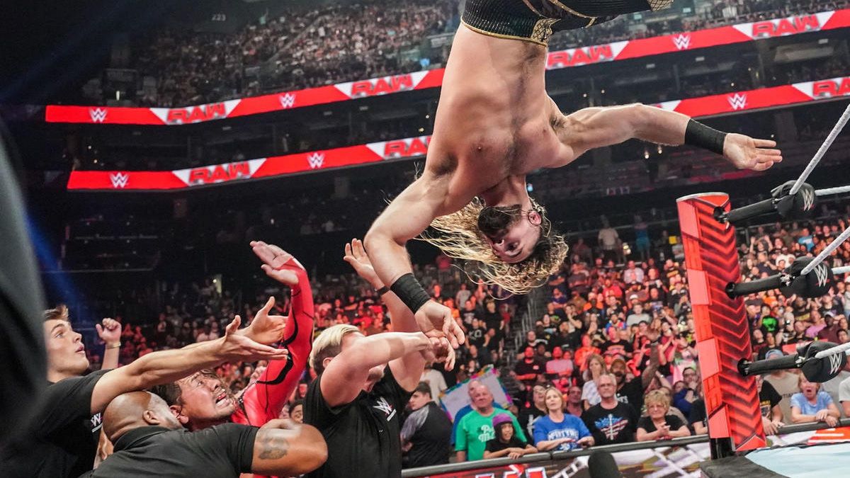 Wwe Riot Seath Rollins y Shinsuke Nakamura volvieron a darse con todo, ahora en RAW