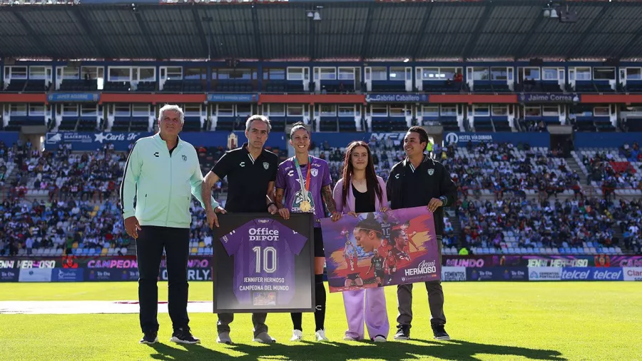 Pachuca rinde homenaje a Jennifer Hermoso, su campeona del mundo