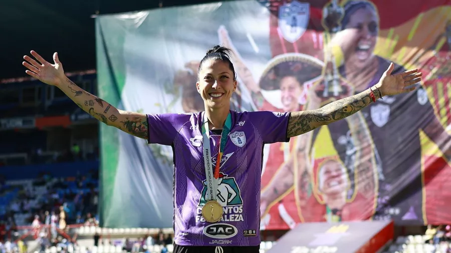 Pachuca rinde homenaje a Jennifer Hermoso, su campeona del mundo