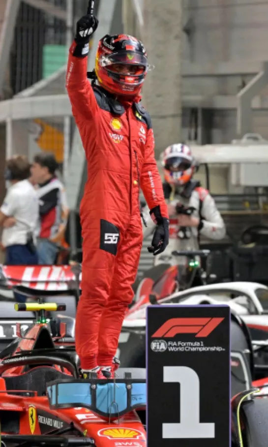 Carlos Sainz ganó la 'pole position' en Singapur