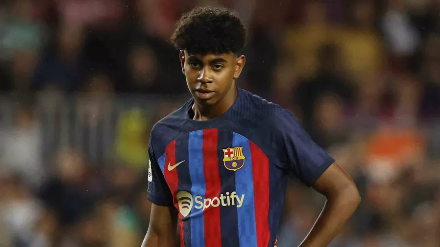 Lamine Yamal, 16 años, 6 partidos con Barcelona