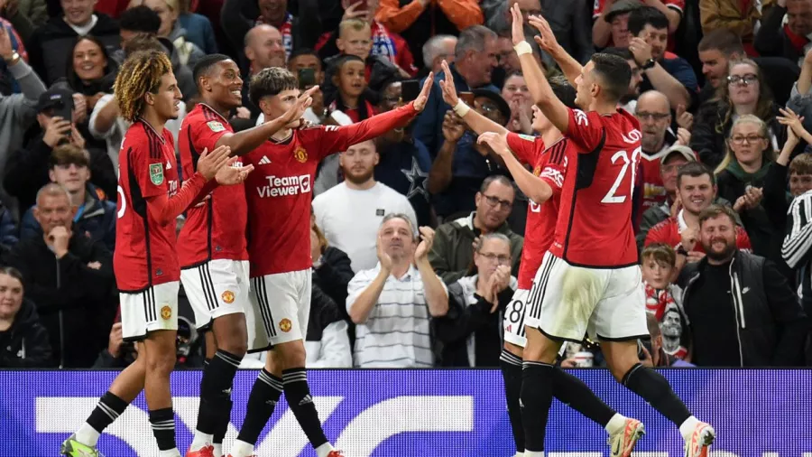 Manchester United avanzó a la cuarta ronda de la Carabao Cup 