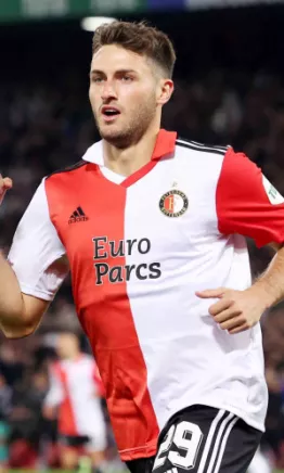 Santiago Giménez hace historia ante Ajax