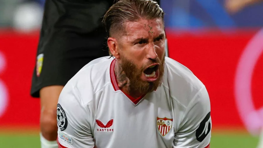 Sergio Ramos vivió el momento más amargo de su regreso a Sevilla