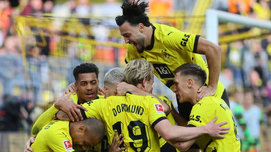4. Borussia Dortmund - 14 puntos 
