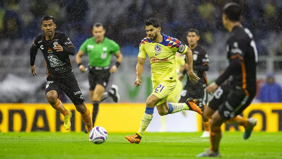 En su cuarto partido del Apertura 2023 tras su ausencia por jugar la Copa Oro y después su lesión, Henry Martín anotó su primer gol