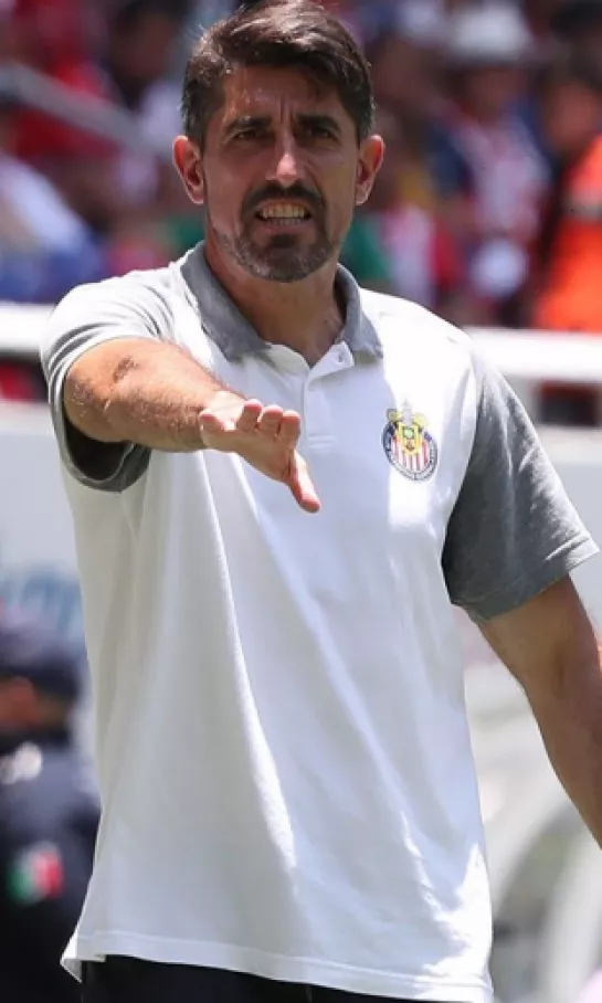 Veljko Paunovic con un pie fuera de Chivas y otro en el futbol español