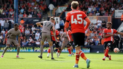 Primer gol del defensor de 22 años en la Premier League