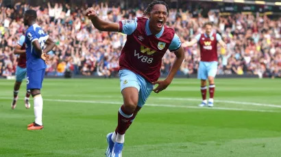 El extremo francés se convirtió en el jugador más joven que marca con Burnley en la Premier League, logró imponer la marca a 18 años y 313 días
