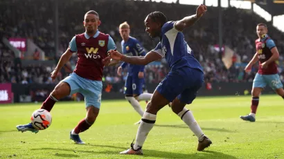 Un autogol de Ameen Al Dakhil igualó el marcador a los 42 minutos tras un disparo de Raheem Sterling