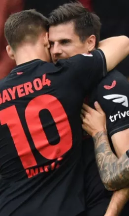 Bayer Leverkusen venció a Köln y se apoderó de la Bundesliga