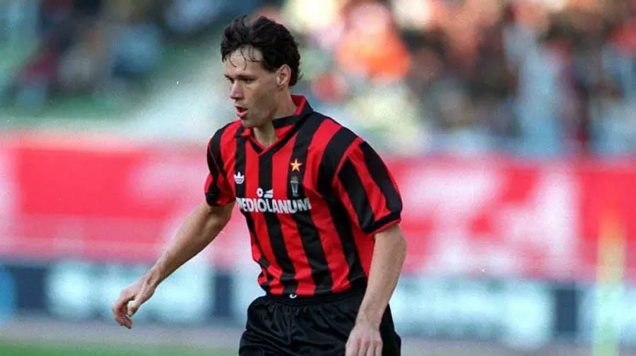 Marco Van Basten, 31 años: jugaba para el Milan, estuvo dos temporadas sin acción debido a una lesión en el tobillo, por lo que su último partido fue el 26 de mayo de 1993 ante Olympique de Marsella, dos años antes de formalizar su retiro.