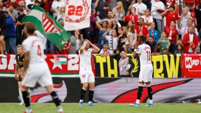 Sevilla dejó escapar el triunfo ante Real Madrid en el debut de Diego Alonso