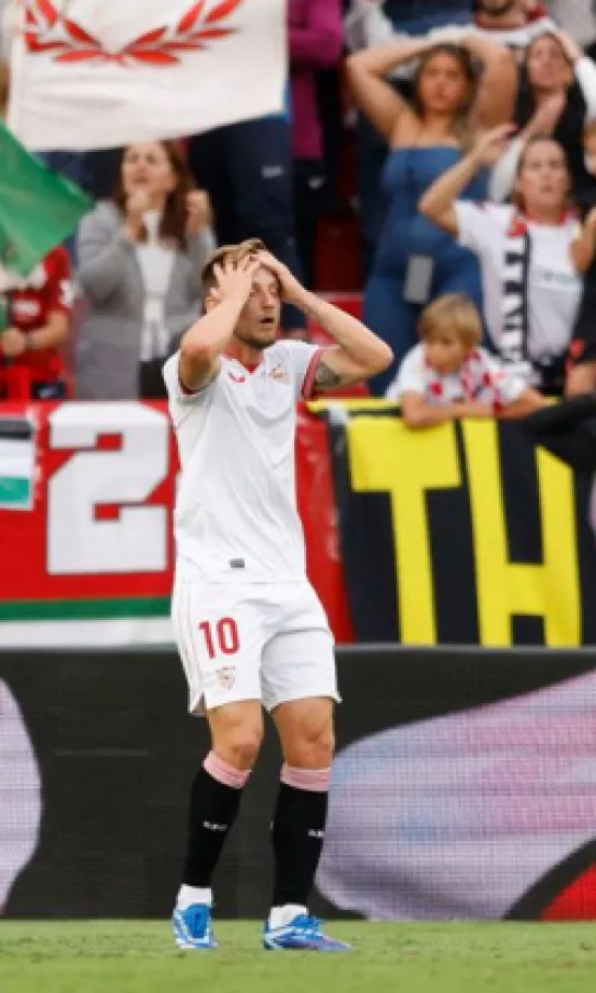 Sevilla dejó escapar el triunfo ante Real Madrid en el debut de Diego Alonso