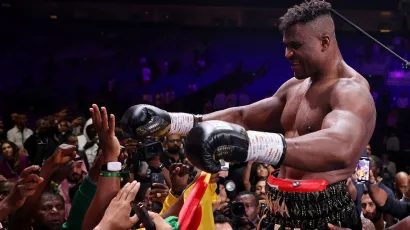 Francis Ngannou puede volver a pelear en el mundo del boxeo
