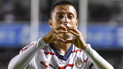 Al medio tiempo, Guadalajara estaba ganando 2-0 con los goles de Gutiérrez (10') y Roberto Alvarado (34'). 