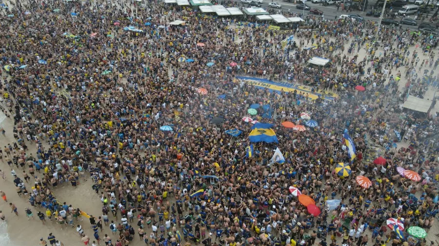 Las playas de Río de Janeiro se vistieron de 'Xeneizes'
